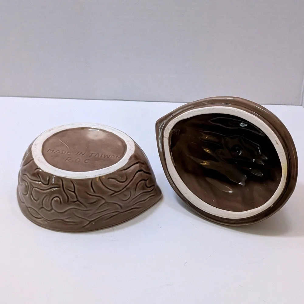 Vtg Ceramic Squirrel on Walnut Lidded Nut Bowl Candy Dish Brown‎ 7in Cottagecore